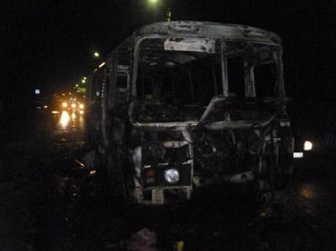 Под Красноярском сгорел автобус, перевозивший вахтовиков. Фото: архив МЧС
