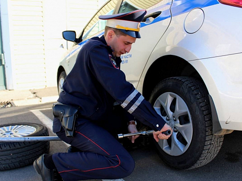 Красноярские автоинспекторы порекомендовали горожанам сменить резину. Фото: гибдд.рф
