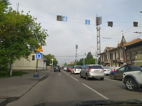В центре Красноярска из-за перекрытия дороги образовалась огромная пробка. Фото: Яндекс.Карты