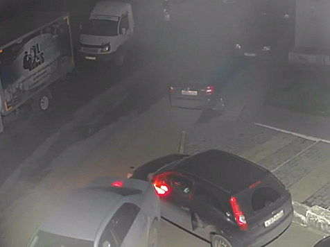 Житель Красноярска врезался в машину и скрылся с места ДТП. Фото и видео: 24.мвд.рф