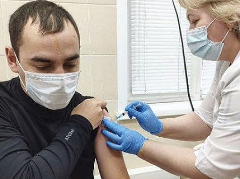 Красноярцев консультируют по вакцинации от COVID-19 на «горячей линии» Минздрава РФ. Фото: https://www.instagram.com/spidcentr24/