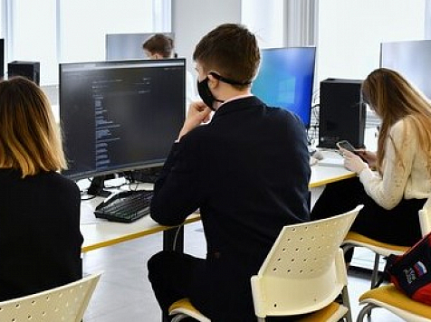 Красноярских учащихся защитят в школах от негативной Интернет-информации. Фото: m24.ru