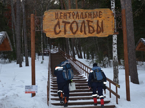 В Красноярске после падения со скалы «Ермак» на «Столбах» погибла туристка. Фото:t.me/krasgochs