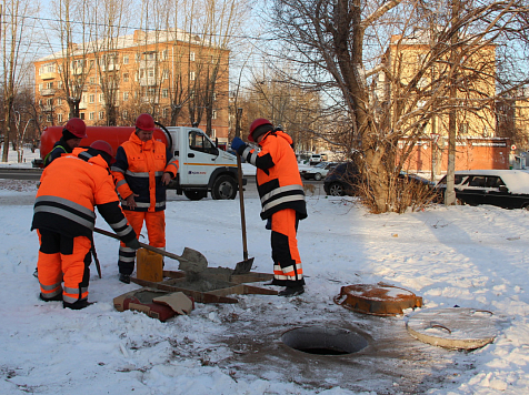 В Красноярске наказали похитителей крышек канализационных люков . Фото: kraskom.com