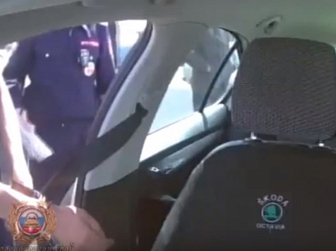 В Красноярском крае за насилие в отношении сотрудников ДПС водителя отправили в колонию . Фото, видео: МВД