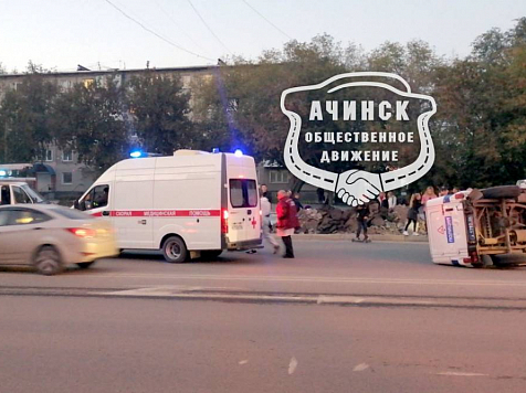 В Ачинске полицейский УАЗ перевернулся после ДТП. Фото, видео: «Ачинск, общественное движение»