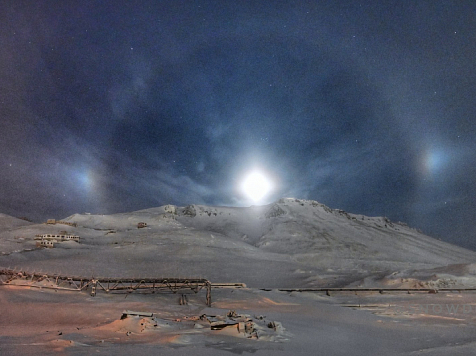 В Норильске фотограф запечатлел лунное гало. Фото: https://vk.com/sergey.dokukin