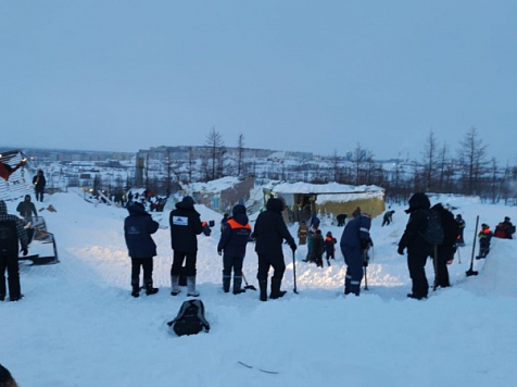 3 человека погибли в результате схода снежной лавины в Норильске. Фото, видео: Василий Шадт, @dmitry_nissan, МЧС, https://vk.com/norilsk_news.