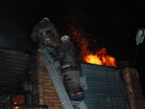 Под Красноярском в утреннем пожаре погибли три человека. Фото: МЧС России по Красноярскому краю