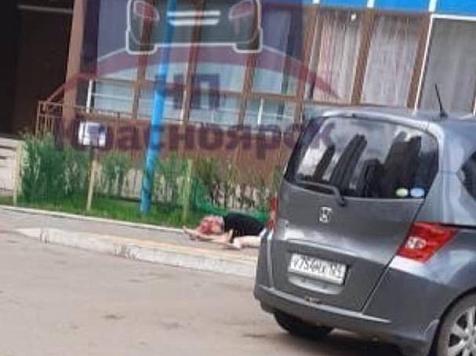 Красноярцы осудили прохожего, прошедшего мимо выпавшей из окна девушки. Фото и видео: ЧП Красноярск