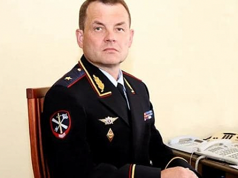 Красноярский суд скостил срок генерал-майору полиции, но отправил его в колонию					     title=