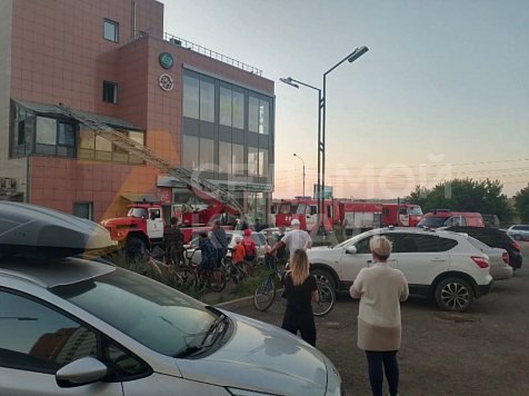 В Красноярске загорелся продуктовый супермаркет на ул. Калинина. Фото и видео: 7 канал Красноярск