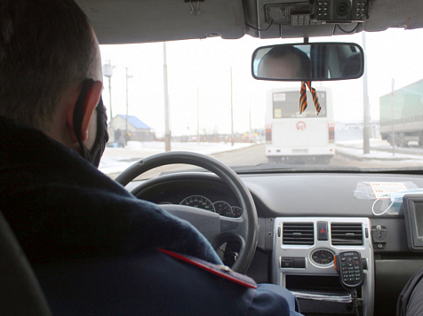 В Красноярске самое частое нарушение автобусов - движение с открытыми дверями. Фото, видео: 24.мвд.рф