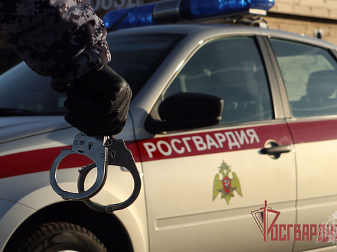 В Красноярске в Зеленой роще мужчина избил и ограбил прохожего после отказа закурить. Фото: 24.rosguard.gov.ru