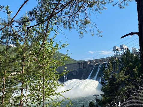 На Красноярской ГЭС не будут увеличивать водосброс до 11 июня. Фото: https://www.instagram.com/uss_av/