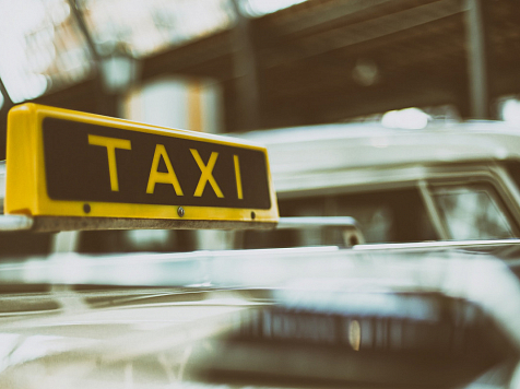 В Красноярске таксист украл у пассажира телефон и подарил его своей жене. Фото: pixabay.com