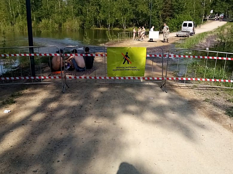 В красноярском Татышев-парке затопило пешеходную дорожку. Фото, видео: https://vk.com/ostrovtatyshev