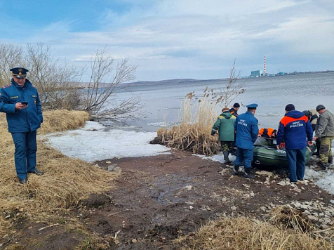 В Красноярском крае 15 рыбаков спасены с оторвавшейся льдины. Фото: 24.mchs.gov.ru