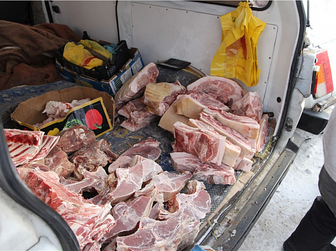 В Красноярске у уличного торговца нашли 22 килограмма сомнительной свинины. Фото: пресс-служба Управления Россельхознадзора по Красноярскому краю<br>
 <br>
 <br>