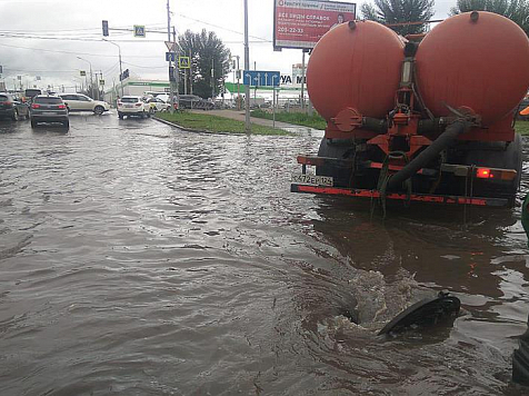 После ливня с улиц Красноярска откачали 3680 кубометров воды. Фото: admkrsk.ru